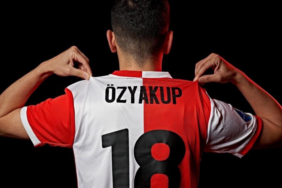 “Beşiktaş”ın futbolçusu rəsmən “Feyenoord”da