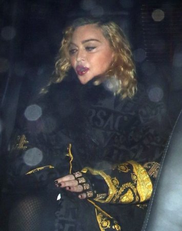 Madonna tanınmaz hala düşdü - Fotolar
