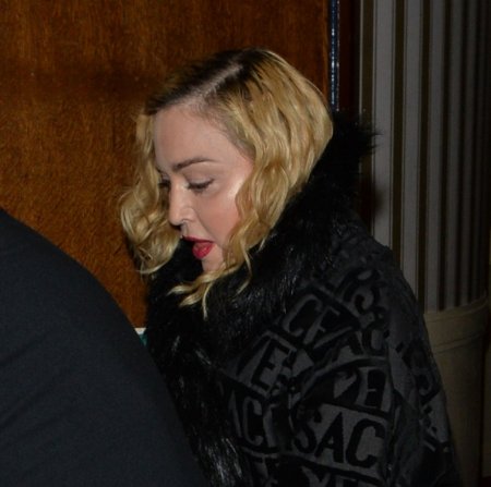 Madonna tanınmaz hala düşdü - Fotolar