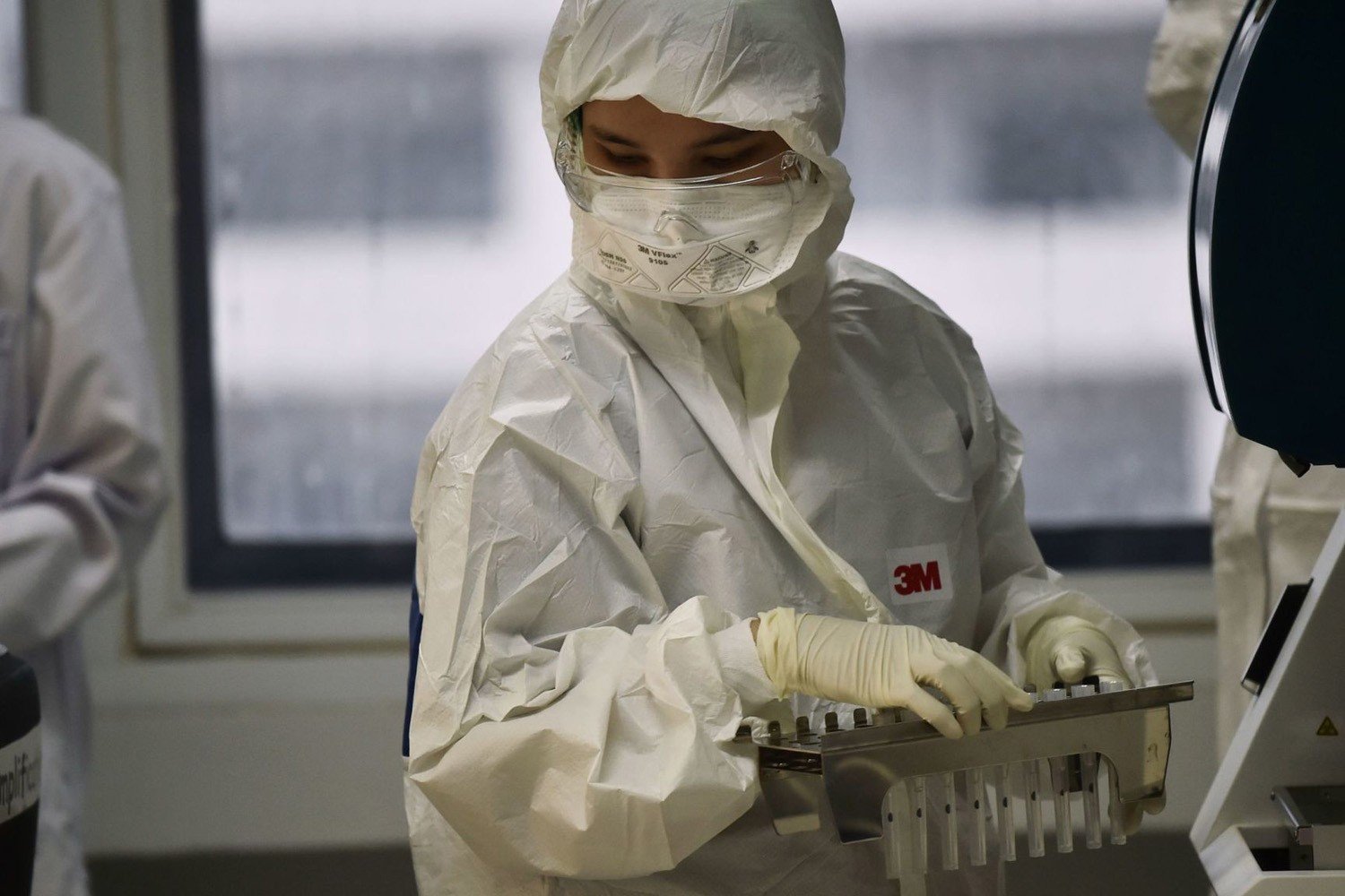 ÜST: Dünyada koronavirus qurbanlarının sayı 79 min nəfəri ötdü