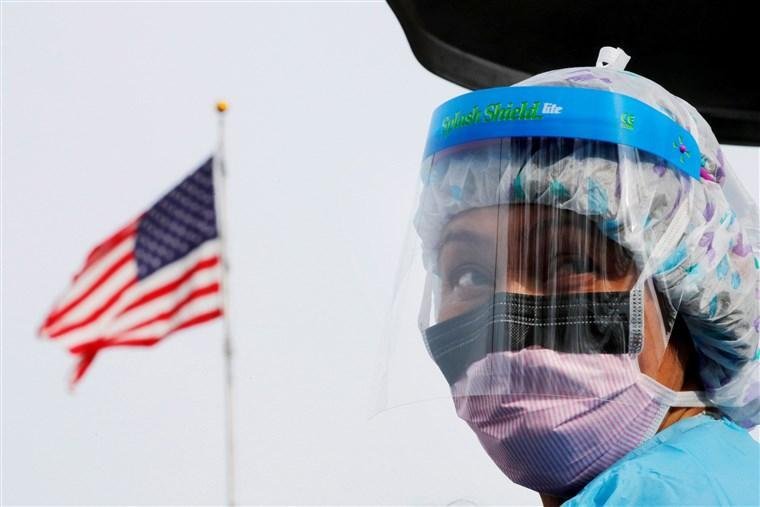 ABŞ-da bir gündə 5 000-ə yaxın insan koronavirusdan öldü