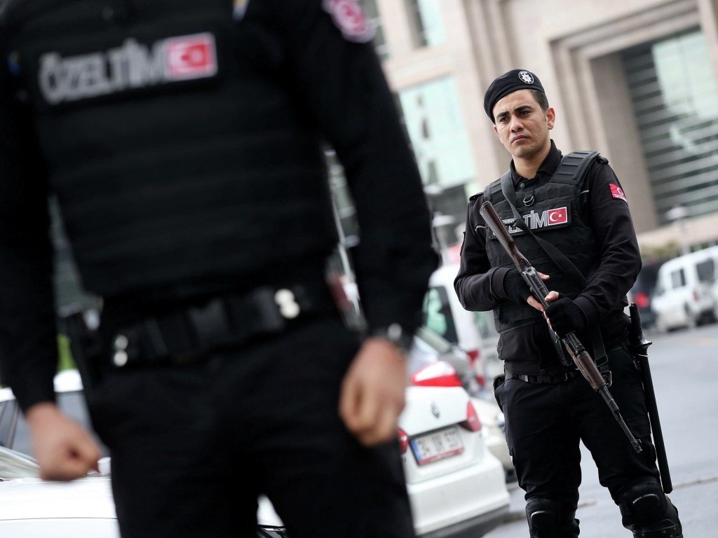 Türkiyədə terrorçularla atışmada 2 polis əməkdaşı həlak oldu