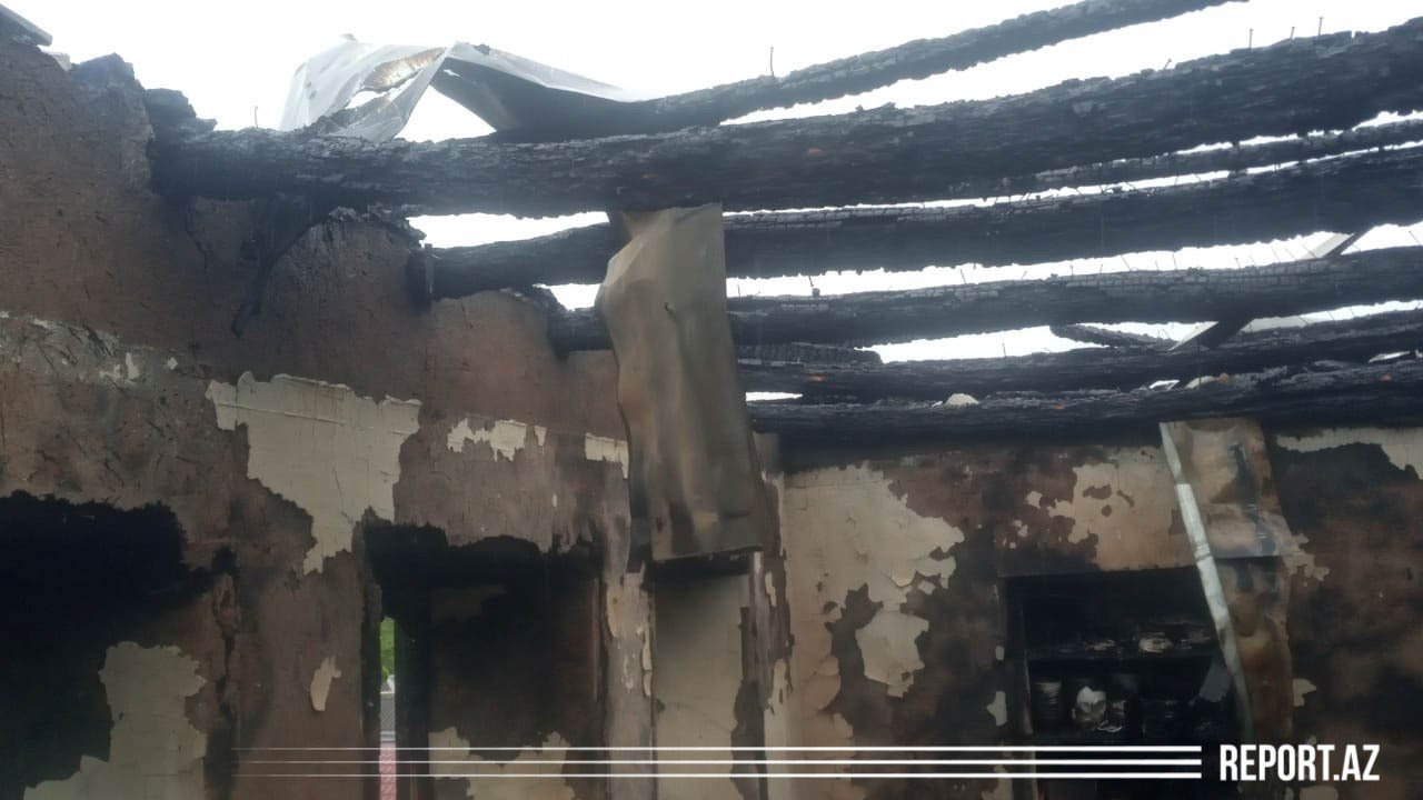 Qubada yaşayış evi tamamilə yandı
