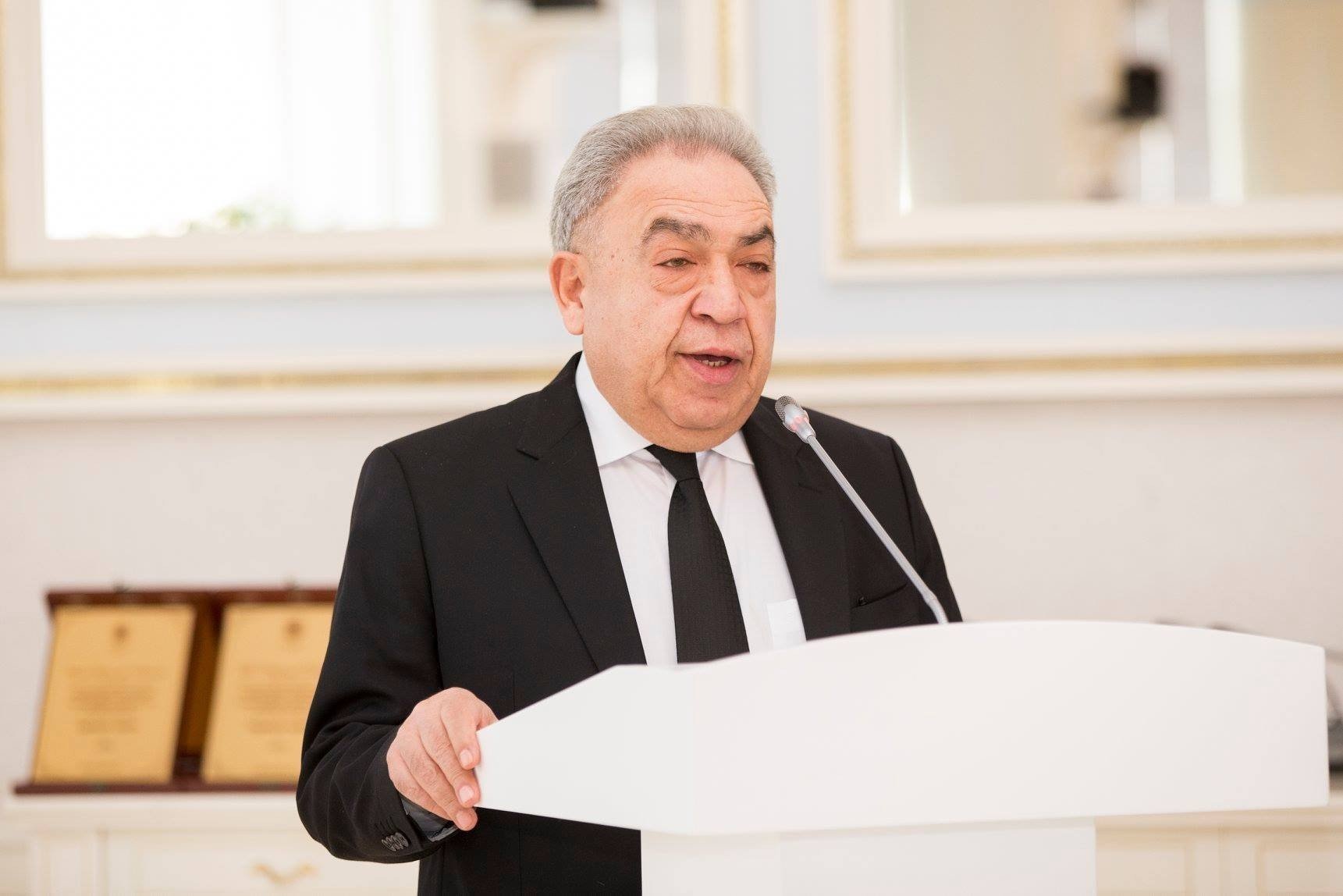 Səfa Mirzəyev: “Deputat köməkçisi hesabatları vaxtında təqdim etməlidir”