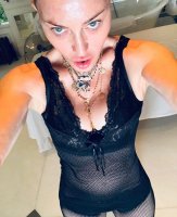 Madonna yarıçılpaq şəkillərlə fit bədənini nümayiş etdirdi - FOTO