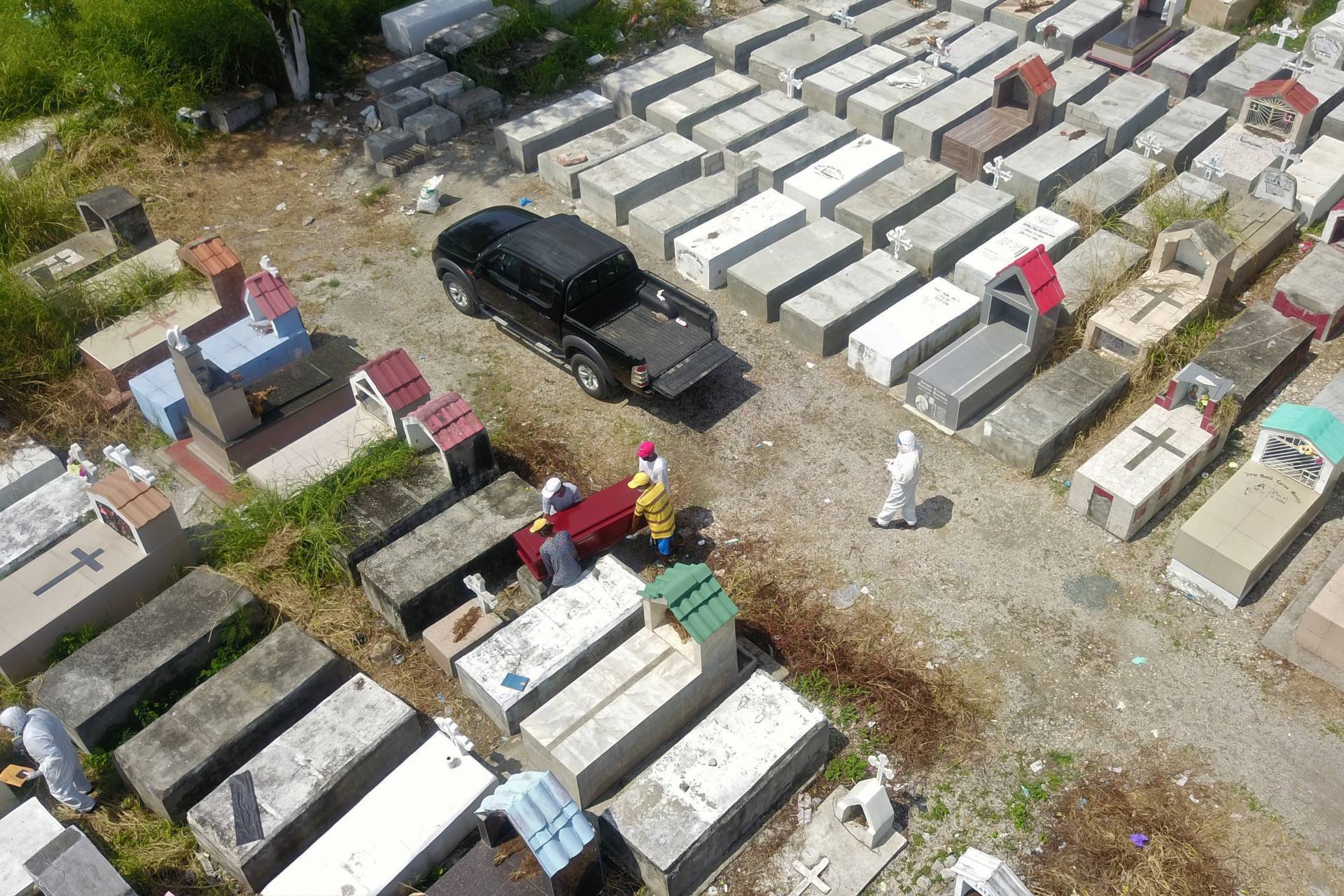 Ekvadorda evlərdən 800-ə yaxın meyit taplıb