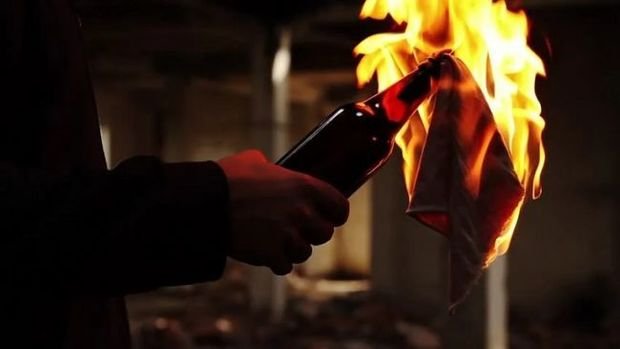 Yunanıstanda telekanala “Molotov kokteyli” ilə hücüm etdilər - VİDEO