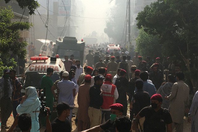 Pakistanda qəzaya uğramış sərnişinlərdən sağ qalanların sayı açıqlandı