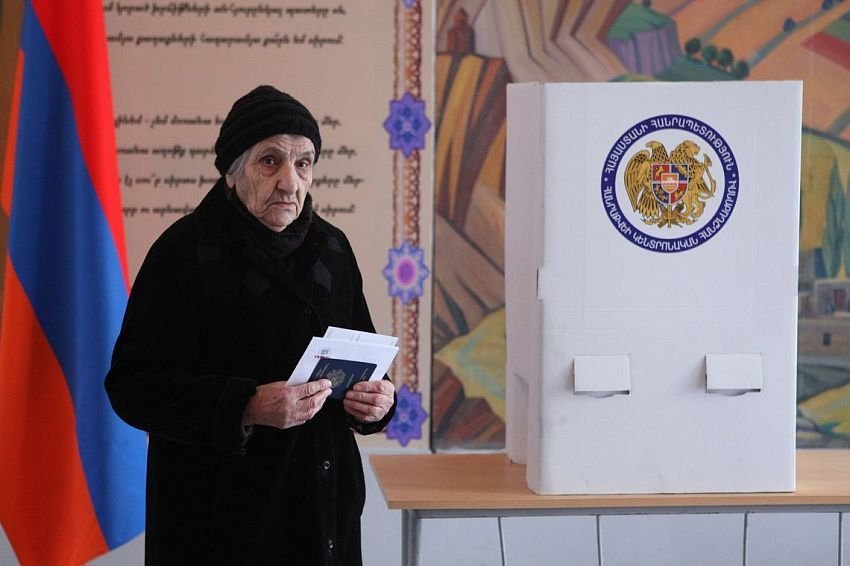 Ermənistanda referendum ləğv edilir