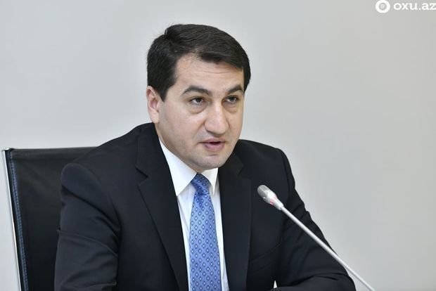 Hikmət Hacıyev: “Ermənistanın terrorçu qüvvələri Azərbaycana qarşı istifadəsinə adekvat reaksiya verilməlidir”