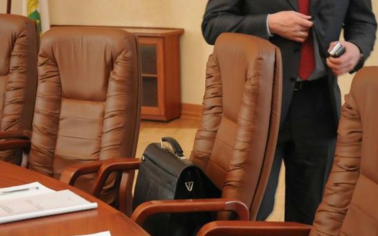 Ermənistanda iki məmur korrupsiyaya görə saxlanıldı
