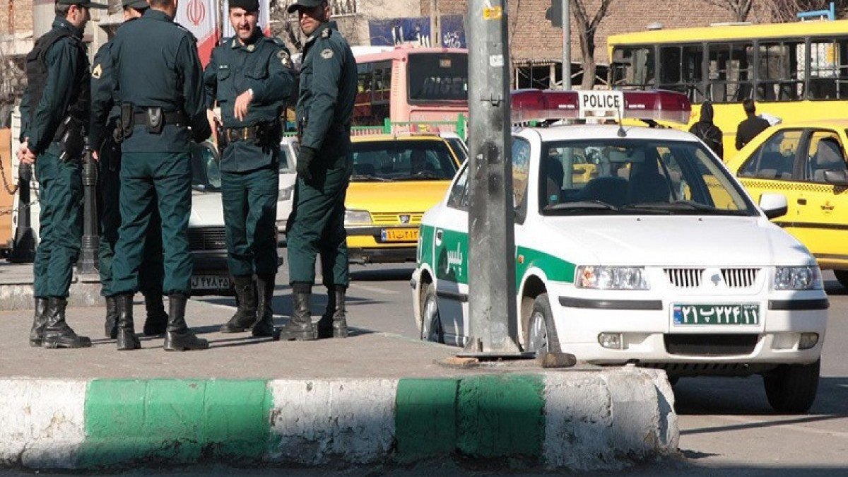 İranda polis maşınlarına hücum edildi - 6 nəfər öldü