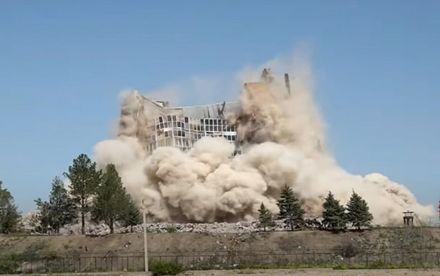 YENİ XƏBƏR: Ermənistan Müdafiə Nazirliyinin keçmiş binası partladıldı