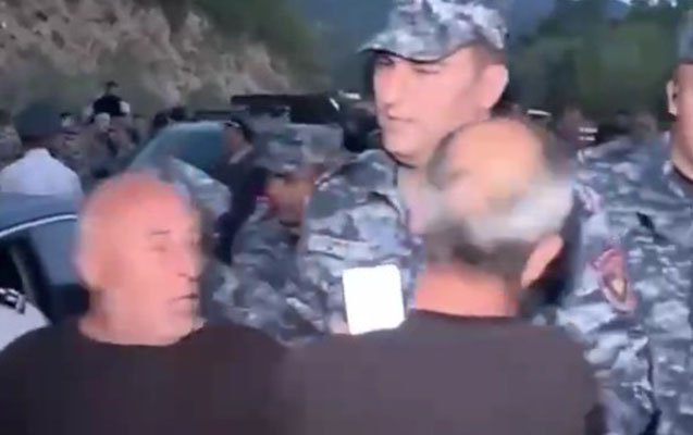 Etirazlar bitmək bilməyən Ermənistanda daha bir qrup etirazçı saxlanıldı